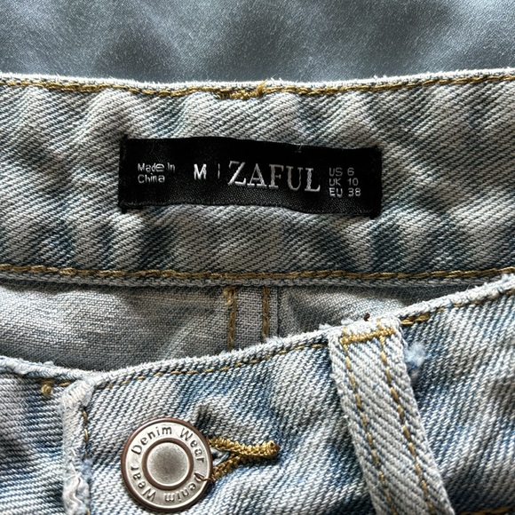 Super Baggy - Extra Distressed Light Wash Jeans - BUNDLE AND MAKE OFFER - Picture 4 of 4